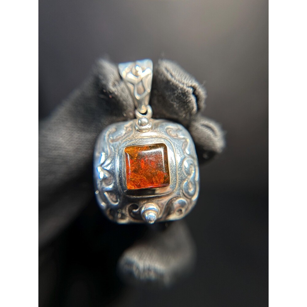 Silpada 925 Sterling Silver Genuine Baltic Amber Pendant Ornate Square 11.1g